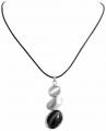 Halskette mit  Anhänger in silber, schwarz und weiß