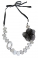 Halskette mit Blume  in schwarz + silber