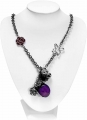 Lange Halskette mit Schmucksteinen in lila
